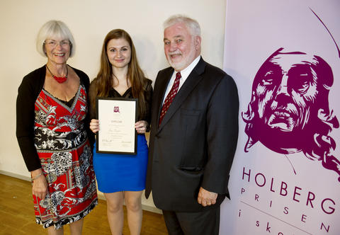 Vinner av førstepremien i årets Holbergprisen i skolen, Alisa Mujanic,...
