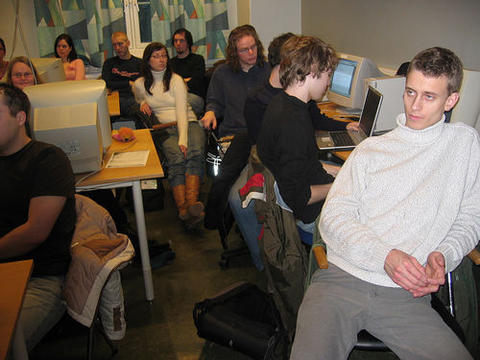 Studenter på rom 124 på Sydneshaugen skole i 2005.