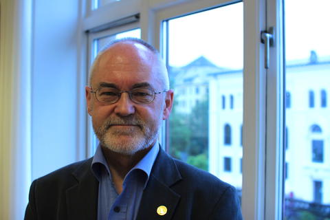 Rektor Sigmund Grønmo meiner Universitetet i Bergen kan fortsetja å satsa på...