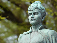 Bilde av Amalie Skram-statuen på Nordnes