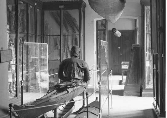 Interiør fra etnografisk samling i Bergen, 1925.