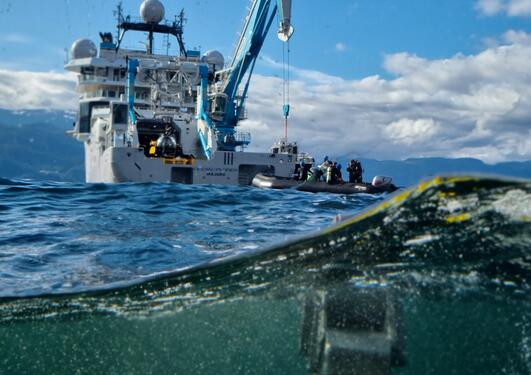 Ubåten til Ocean Explorer gjør seg klar for å gå ned i dypet. 