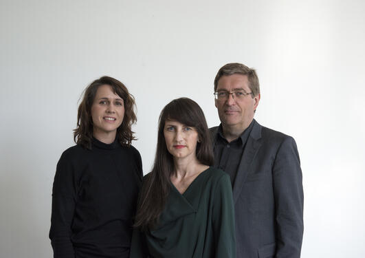 F.v. Linda Lien, Anne-Helen Mydland og Frode Thorsen blir nye dekaner ved KMD