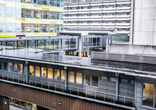 Bilde av bygg på campus