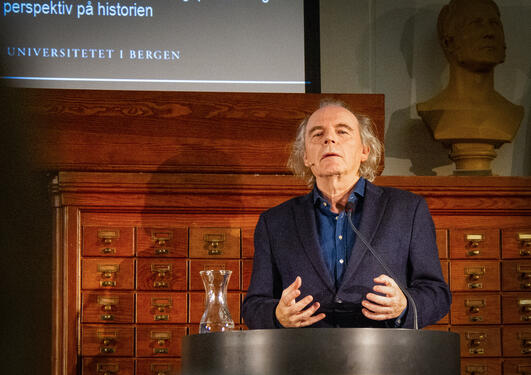 Terje Tvedt holder foredrag på Nasjonalbiblioteket