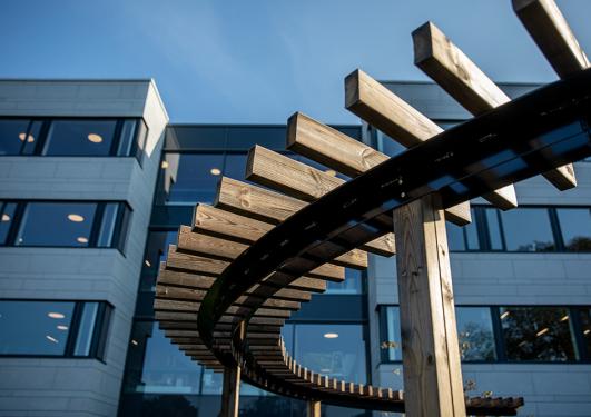 Bilde av en spiraltrapp utenfor Alrek helseklynge