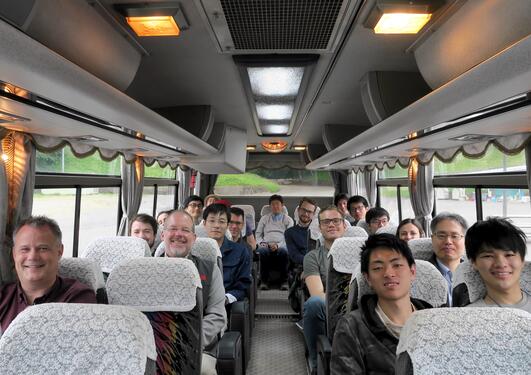  Fornøyde norske og japanske studenter og forskere klare for tur til Tono by. Foto: Munetaka Shimuzu Opphavsrett: Munetaka Shimuzu