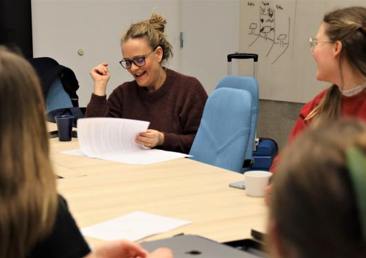 Henriette Stenstrup underviser studenter