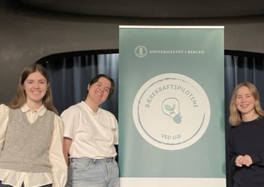 Bærekraftspilot, Karine Aadland (venstre), leder for Studentparlamentet, Tuva Brady Normanseth (midten), og leder for Fremtiden i våre hender, Anja Bakken Riise (høyre)