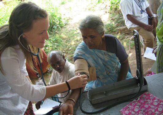 PhD student from University of Bergen's Centre for International Health does health check in India.