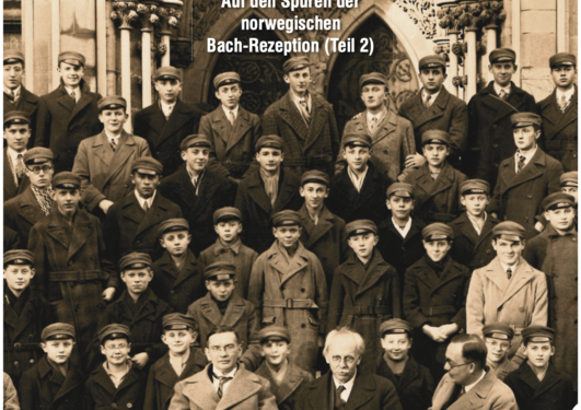 Leipzigs Thomanar-kor og thomaskantor Karl Straube (i midten, fremst) framfor Nidarosdomen i 1931