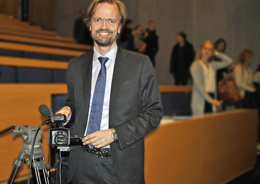 Knut Martin Tande med videokamera i hånden