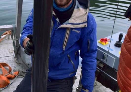 Torgeir Røthe collecting sediments from Lake Sandvinsvatnet, Odda