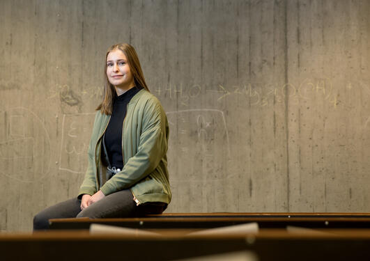 Dina Hauge studerer geovitenskap, retning geologi ved UiB