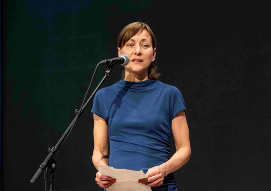 Linda Gröning taler under Meltzermiddagen 