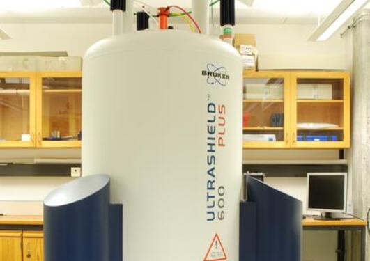 Bilde av utstyr ved NMR laboratoriet