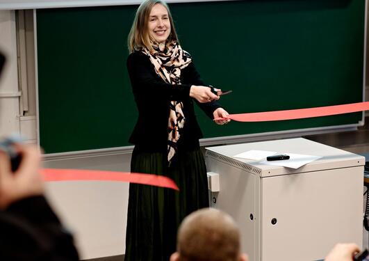 Research and Higher Education Minister Iselin Nybø officially opens the new center for data science.