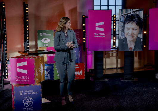 Moderator Sofie Høgestøl and keynote speaker Kate Raworth at the 2021 SDG Conference Bergen – 11 February 2021.