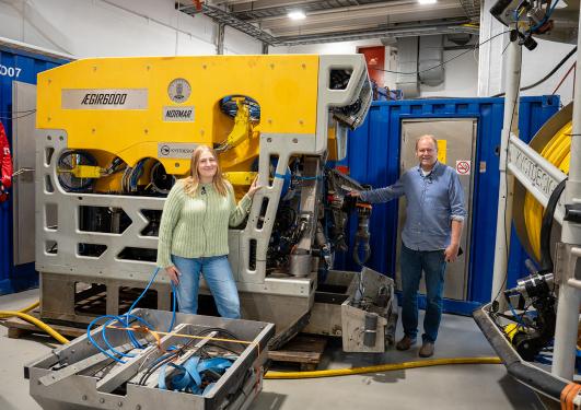 Maja Lian Jæger og Rolf Birger Pedersen på Havobservasjonslaboratoriet.