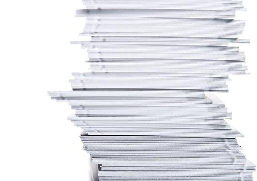 illustrasjonsfoto av papirer som ligger hulter til bulter i bunke