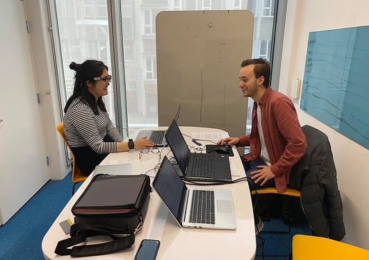 Students Paula Jee Ullaland and Eivind Gisholt are testing the equipment and preparing for an evaluation with eye tracking glasses and a stress bracelet