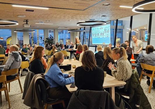 Bilde av forsamlingen