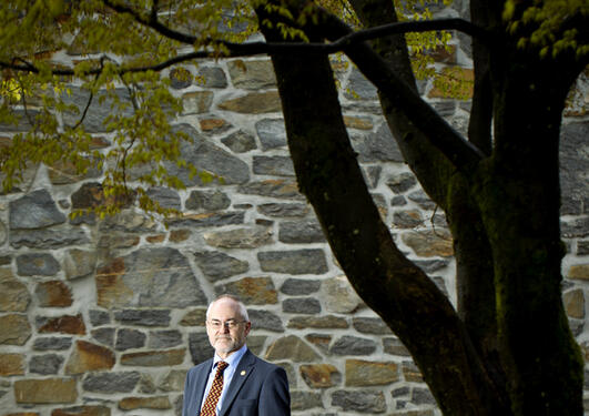 Rektor Sigmund Grønmo savner ambisjoner for forskning og høyere utdanning i forslaget til statsbudsjett for 2013.