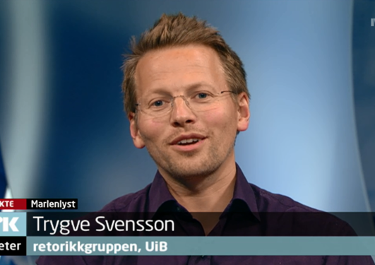 Bildet viser stipendiat Trygve Svensson i studio hos NRK.