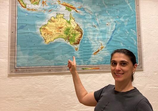 Marija Slavkovik peker på kart over Oceania