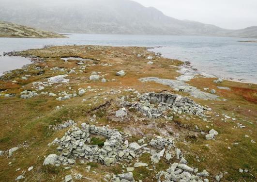 Vest- og Austbu på Sumtangen