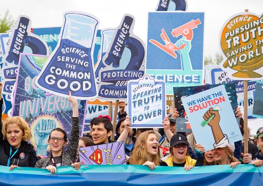 thousands marched on Washington DC to fight for science funding and scientific analysis in politics 