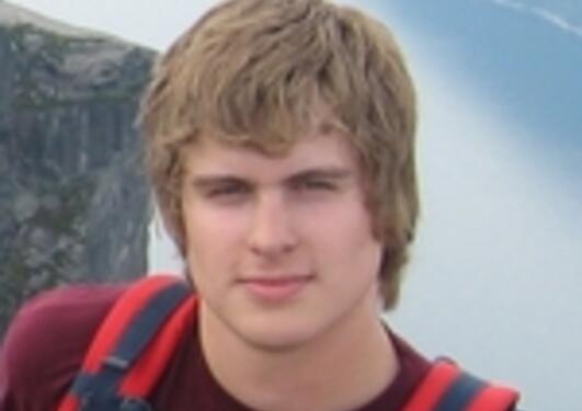 Øystein Kummen jobber som kontaktlærer og underviser i samfunnsfag på...