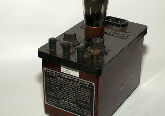 Anodespennignsapparat fra 1930-årene.