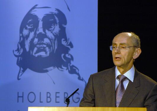 Jan Fridthjof Bernt, styreleiar i Holbergprisen, erkjenner at ein styrer mot...