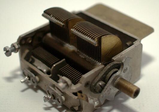 Variabel kondensator fra en AM-radio.