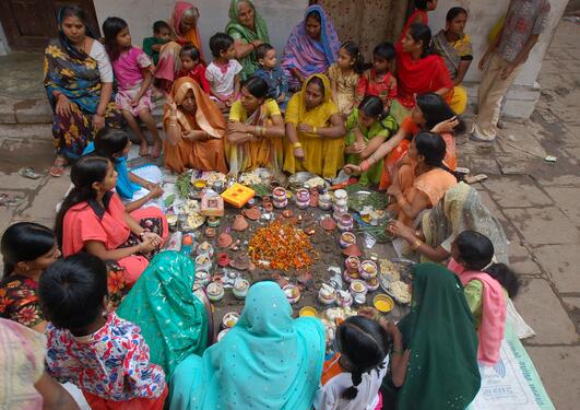 RITUALER: Religionen i India er svært offentlig, og mange seremonier er...